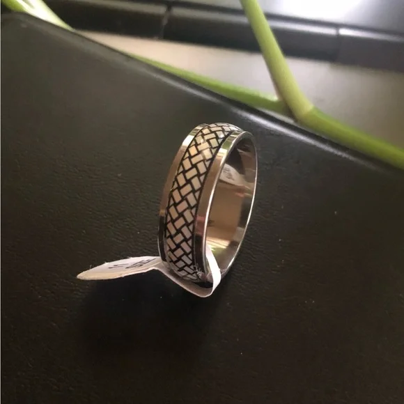 2 pcs Stainless Steel Silver and Black Patterned Rings Size 11 - Picture 4 of 5